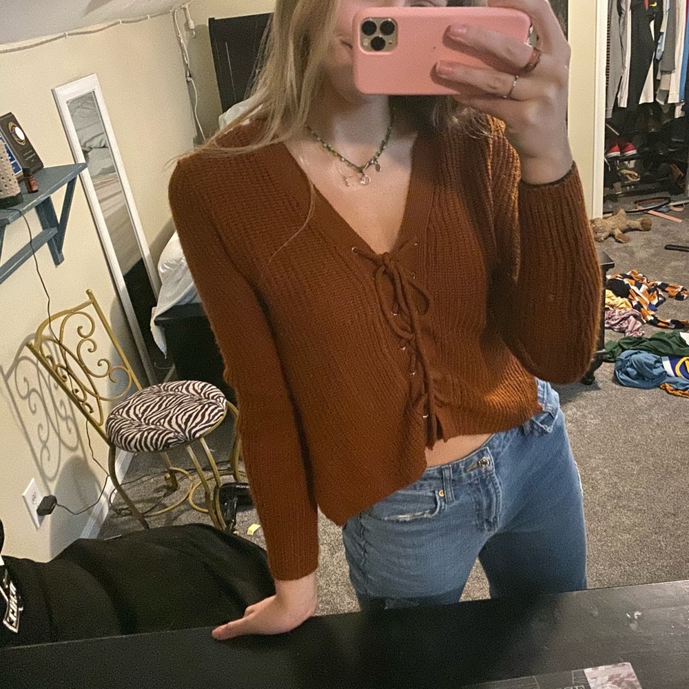 ORANGE SWEATER